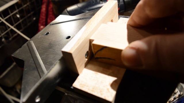 BOSCH POF 1200 AE. Фрезерный стол из подручных средств. смотреть онлайн