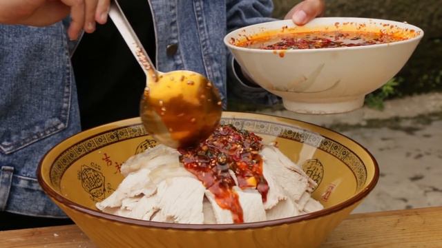 秋妹做蒜泥白肉，弟弟賄賂姐姐買瘦肉，倆姐妹瘋狂吃肉走起！ 【顏美食】 смотреть онлайн