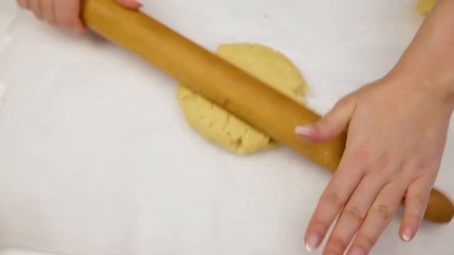 3 Рецепта ПЕЧЕНЬЯ на НОВЫЙ ГОД 2022 Красивые простые и ВКУСНЫЕ Песочные ПЕЧЕНЬЯ смотреть онлайн
