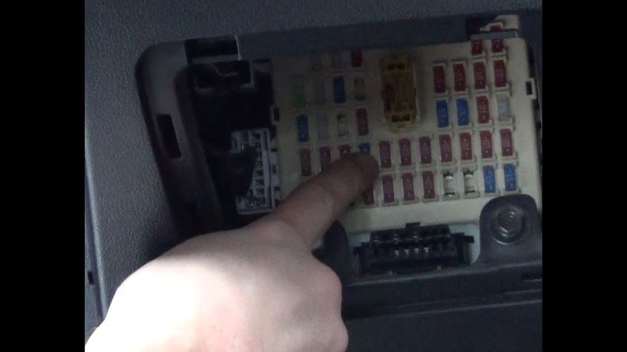 Замена предохранителя №16 - приборная панель Hyundai Solaris. смотреть онлайн