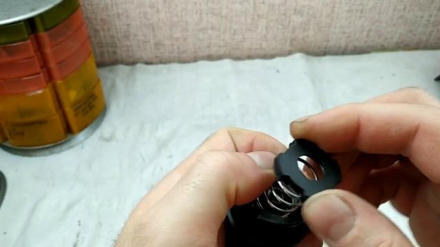 Разбираем крышку радиатора БМВ Е 34. Что внутри? смотреть онлайн