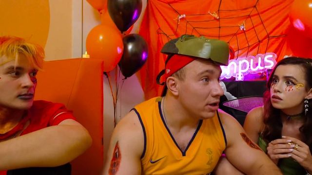 ПОДРОСТКИ РАССКАЗЫВАЮТ СТРАШНЫЕ ИСТОРИИ НА ХЭЛЛОУИН! НОЧЬ В КАМПУСЕ! смотреть онлайн