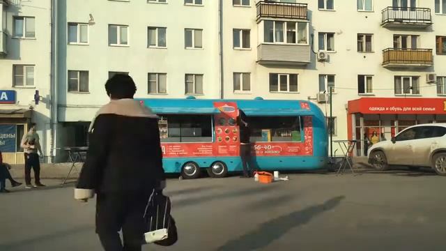 Монтаж рекламы, самоклеющаяся пленка. смотреть онлайн