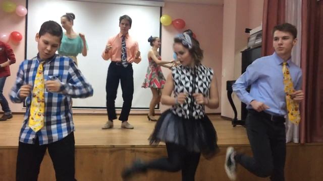 Выступление учеников 10а класса на вечере встречи с выпускниками_2017 смотреть онлайн