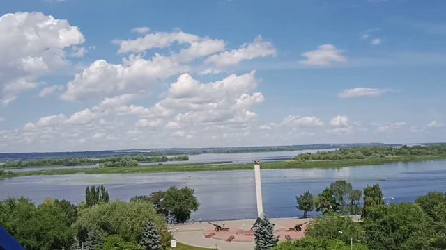 По дороге за хлебушком!Вид на Саратов из Энгельсского парка.Сергей Уткин. смотреть онлайн