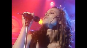 Belinda Carlisle - Leave A Light On (Top of the Pops, 12/10/1989) [TOTP HD]