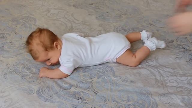 Раннее развитие. Упражнение - Держать голову. смотреть онлайн
