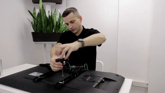 ONKRON наклонный кронштейн для ТВ SN14 32"-55", чёрный смотреть онлайн
