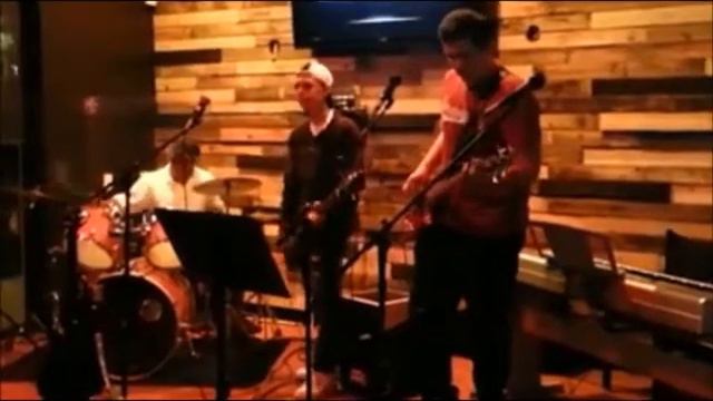 Epic Guitar and Bass Solo - Titanic Inspired Jam Gibson Les Paul Marshall Vintage Modern Live Slash смотреть онлайн