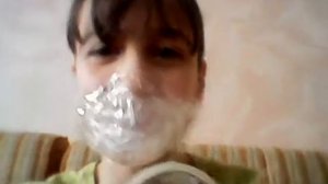 Заклеила рот скотчем|маска из скотча