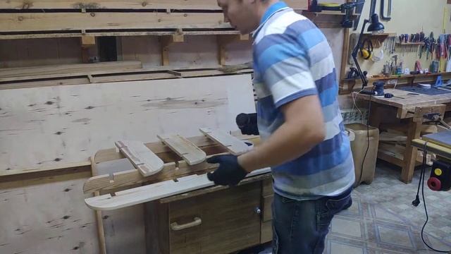 Как покрыть дерево морилкой | Отделка досок смотреть онлайн