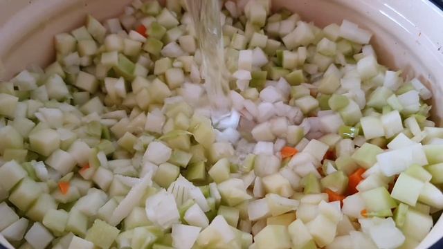 Кабачковая икра 2 рецепта + бонус рецепт. Кабачковая икра в мультиварке, традиционная, на сковороде смотреть онлайн