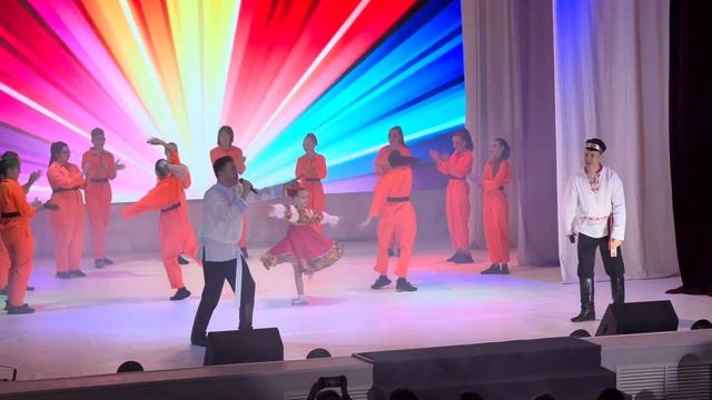 Танцы. Ты такая классная крутишься в пространстве. Юрий Придава и Виктор Рябов смотреть онлайн