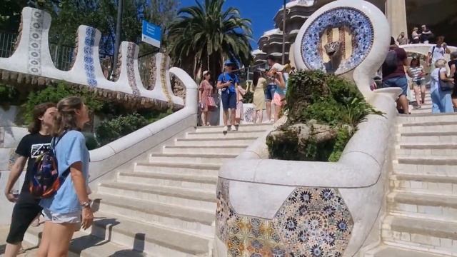 Beautiful Park in Barcelona must see | Park Guell смотреть онлайн