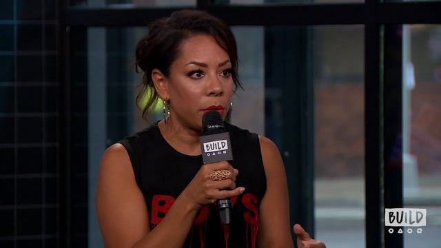 Selenis Leyva Discusses Paying It Forward смотреть онлайн