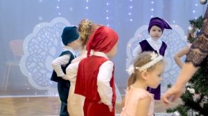 Новогодний хоровод в младшей группе | Новогодний утренник в детском саду [VideoReflex]