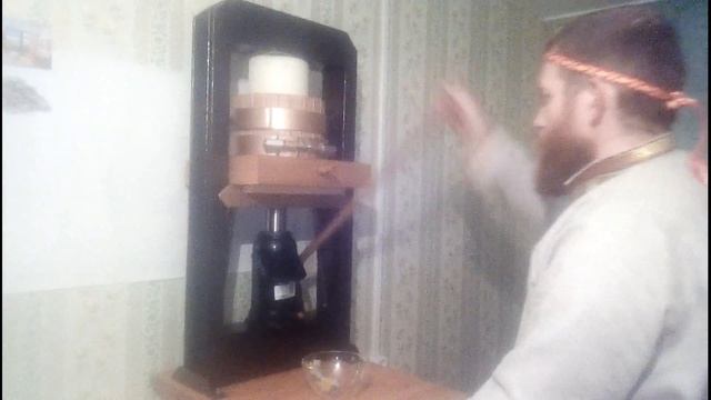 Холодный отжим. Живое подсолнечное масло. На дубовом прессе смотреть онлайн