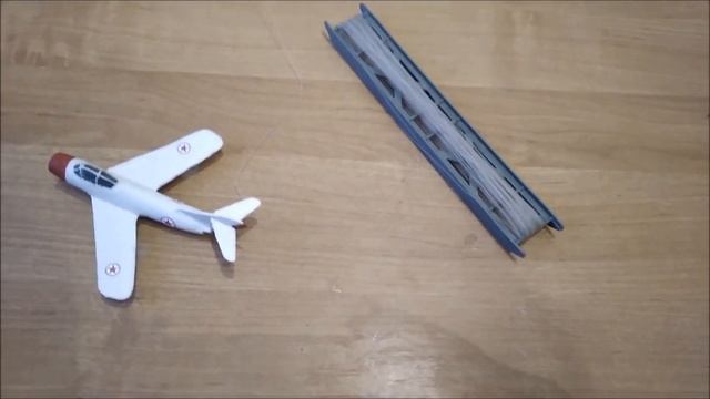 Истребитель МиГ-15 из пластилина, и как я креплю самолёты смотреть онлайн