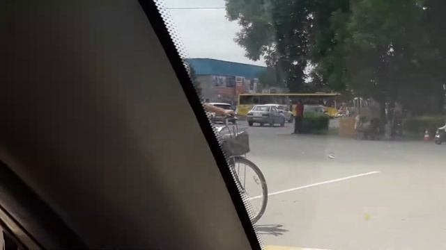 Зеленокумск площадь ,автобусы стоят на "стреме" смотреть онлайн