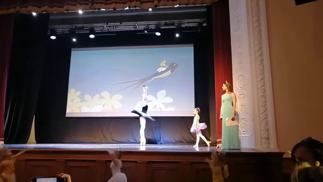 Полет Ласточки и Дюймовочки в исполнении: ласточка Виктория Назаренко и Дюймовочка Арина Дементьева смотреть онлайн