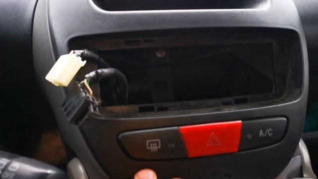 Toyota Aygo 2008 Замена штатного магнитофона | Тойота Айго 2008 смотреть онлайн