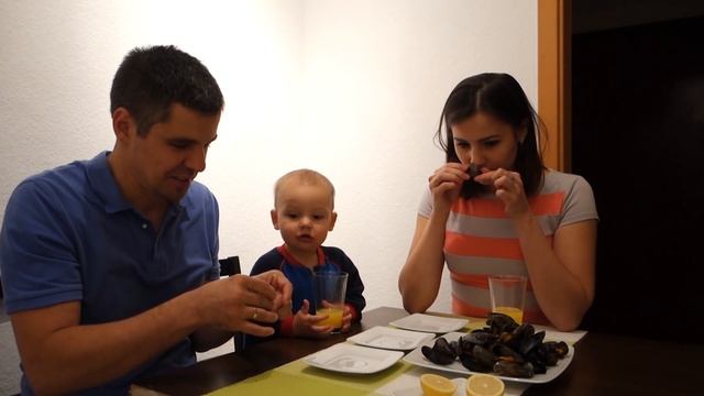 Это мы делаем ВПЕРВЫЕ: пробуем МИДИИ || Жареные мидии || Вкусный рецепт мидий смотреть онлайн
