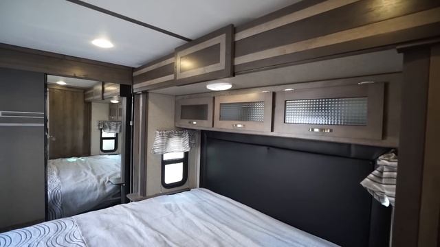 2020 Keystone Sprinter Limited 330KBS | Travel Trailer - RV Review: Camping World