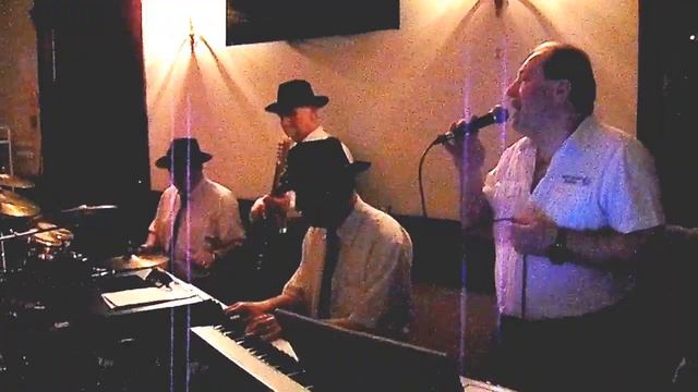 Вокалист Юрий Трещенков и эстрадно джазовый коллектив "Как TUZ" красиво исполняют. 8 9000 111 938 смотреть онлайн