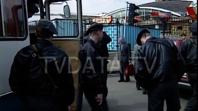 Служебные будни московского ОМОНа в 90-е смотреть онлайн