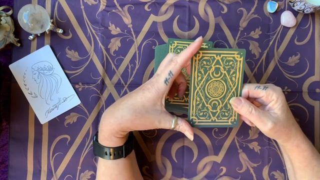 WHAT THE DECK? A Compendium of Witches Oracle. ? смотреть онлайн