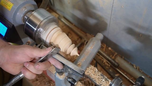 Новогодняя ёлка из берёзы, из рябины, из... Декор для дома с помощью токарного станка смотреть онлайн