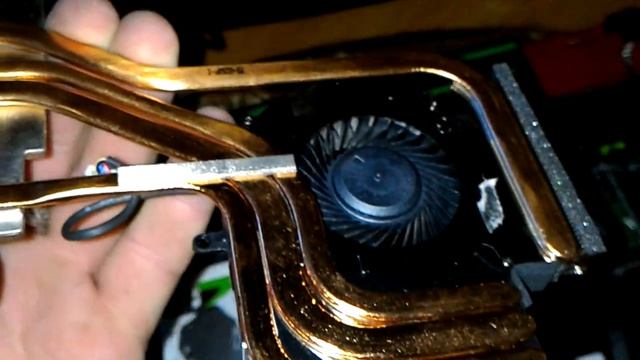 Ноутбук MSI GL63 8RD-470XRU снятие системы охлаждения для замены термопасты.