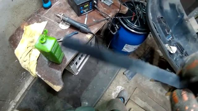 Ремонт бампера от AUDI A8 своими руками при помощи паяльной станции смотреть онлайн