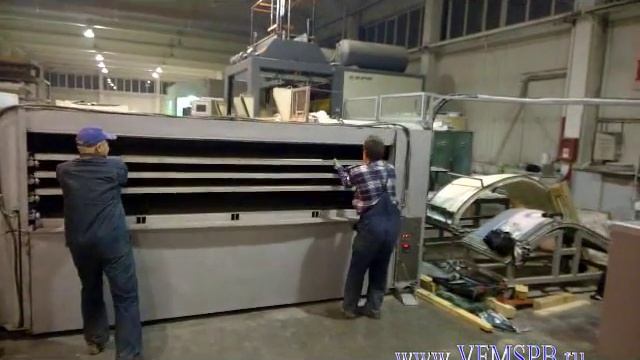 Вакуум-формовочная машина для производства акриловых ванн. смотреть онлайн