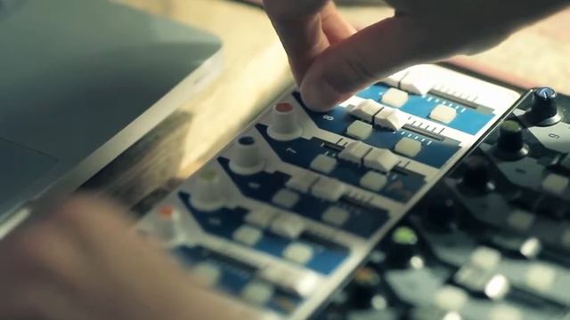 Глитч-спекталь «Schlafen» (по мотивам "Большая элегия Джону Донну" И. Бродского, тизер, 2015) смотреть онлайн