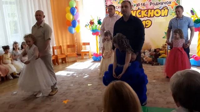 В садике выпускной г.Канск 2019г.садик номер 16 Родничек . смотреть онлайн