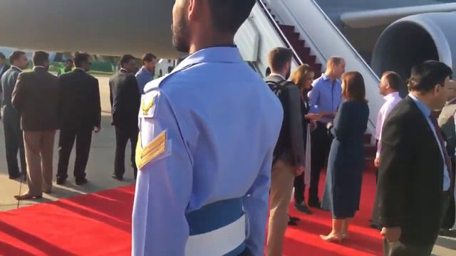 Кембриджи покидают Пакистан смотреть онлайн
