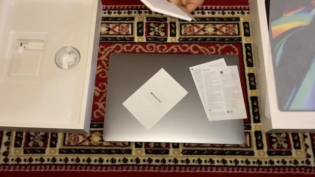 Apple MacBook Pro 16-inch (2019): Unboxing and feature list