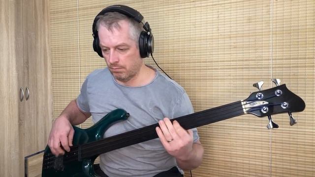 ELTON JOHN - Nikita - bass cover смотреть онлайн