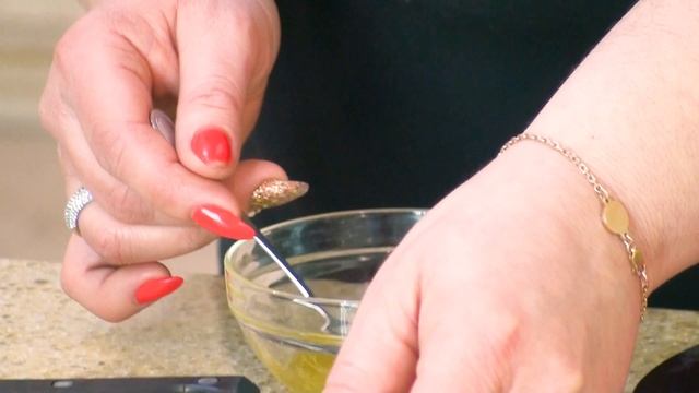 Салат с сухариками, беконом и сыром. Салат без майонеза. смотреть онлайн