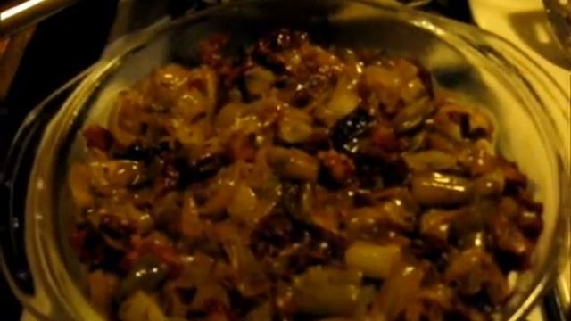 zwiebelkuchen or onion pie with bacon, eggs, peppers, caraway seeds and drop biscuit dumpling crust смотреть онлайн