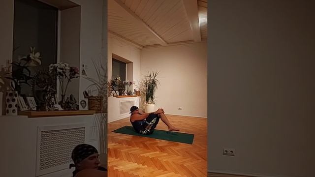 Практика с Константином Харьковским. 26 декабря 2022. YogaFlow System уровня Вода-Огонь. смотреть онлайн