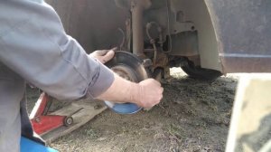 как поменять тормозной диск , форд.ф.-1 за 5 минут!