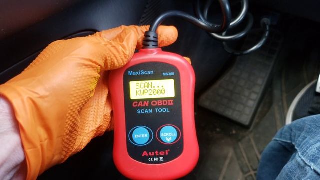 How To Use The Autel MS300 OBD2 Code Reader - Check Engine Light смотреть онлайн