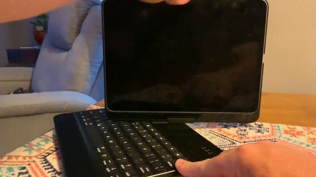Is This Amazon Keyboard Case Better Than The iPad Pro Magic Keyboard? смотреть онлайн