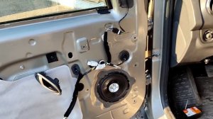 Замена штатной акустики на Dl audio  Raven 165 на Renault Sandero Stepway в передние двери