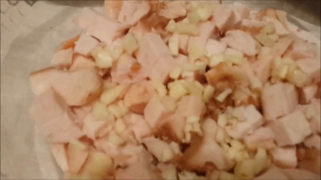Салат/ Салат с куриной грудкой и черносливом смотреть онлайн