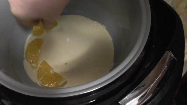 Шарлотка с апельсинами в мультиварке. Charlotte with oranges in Multicookings смотреть онлайн