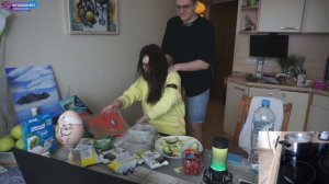 КУКИНГ СТРИМ КАТИ И СЛАВЫ! БУСТЕР И ЕКАТЗЕ007 ГОТОВЯТ РОЛЛЫ НА СТРИМЕ У СЕБЯ ДОМА!