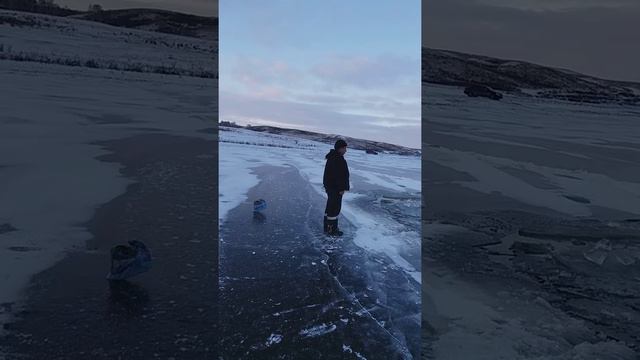 Водохранилище Аксарово. Машина ушла под лед. смотреть онлайн